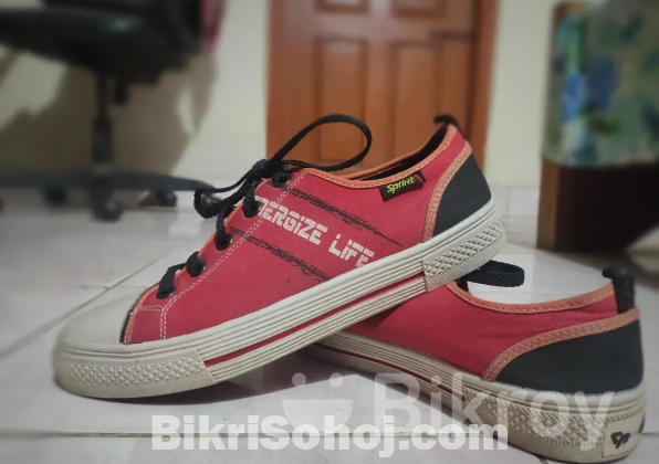 Apex Sprint - স্টাইলিশ লাল ক্যানভাস স্নিকার্স